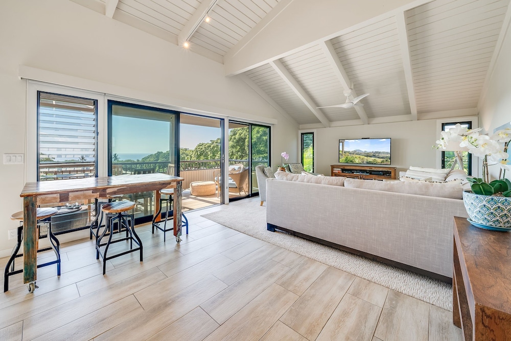 Extraordinary Molokini Views, Spectacular Renovation, New Split AC, Ocean Views!