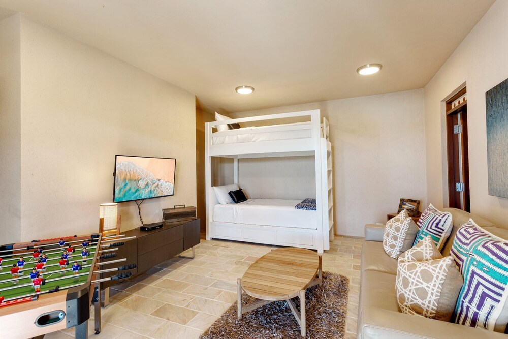 6 BR Villa With Concierge Amenities Pool