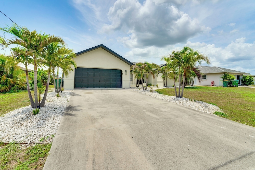 Group Getaway: Luxe Lakeside Gem in Port Charlotte
