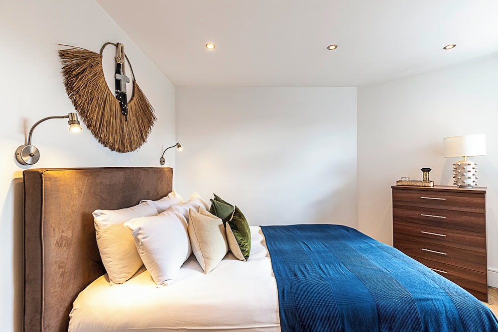 Stylish One Bedroom Apartment