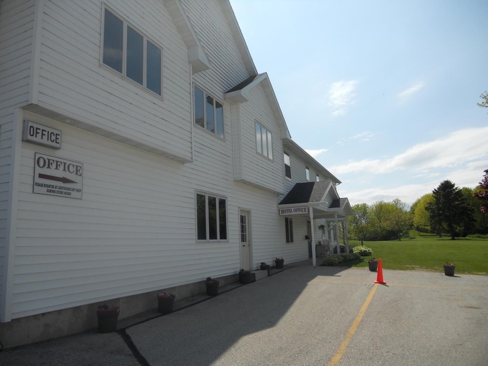 Coho Motel and Suites