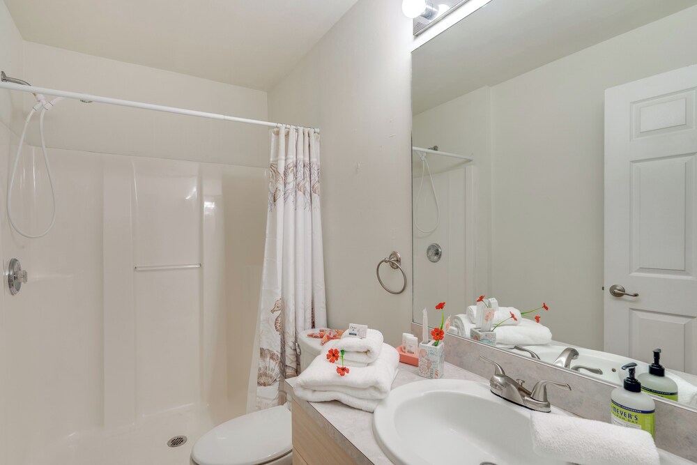 6 Mi to Coast: Cape Coral Family Home