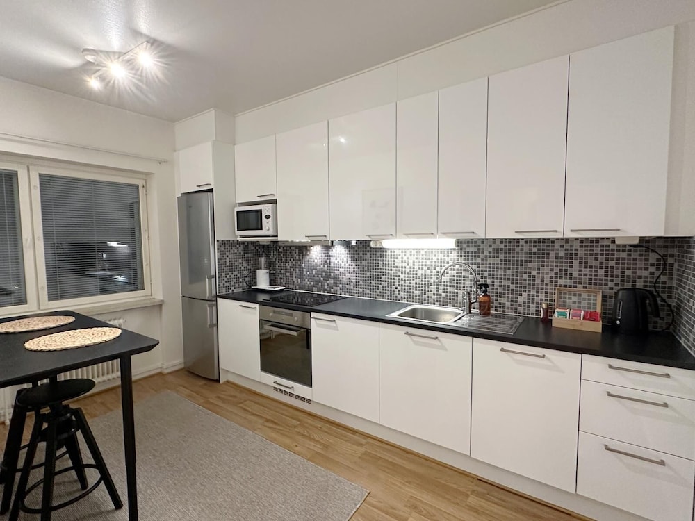 Bright & Cozy 2BR Home in Central Lahti