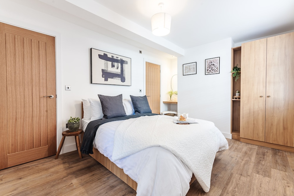 14-16 Grosvenor Street Luxury Apartments view 2