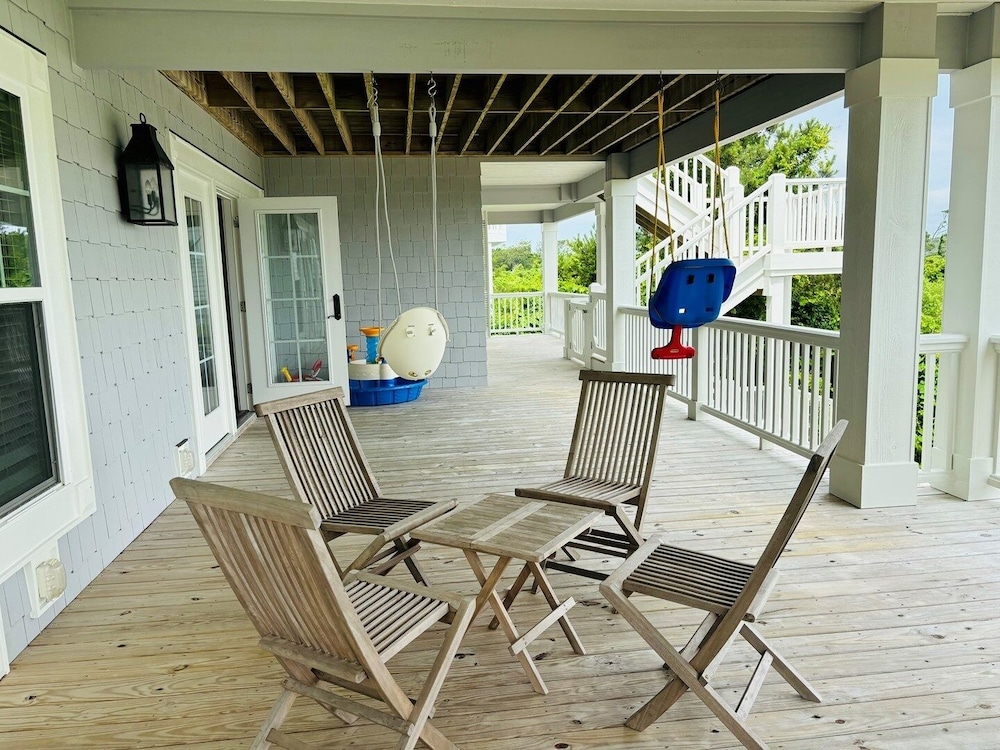 Gray Goose 5 Bedroom Home by RedAwning