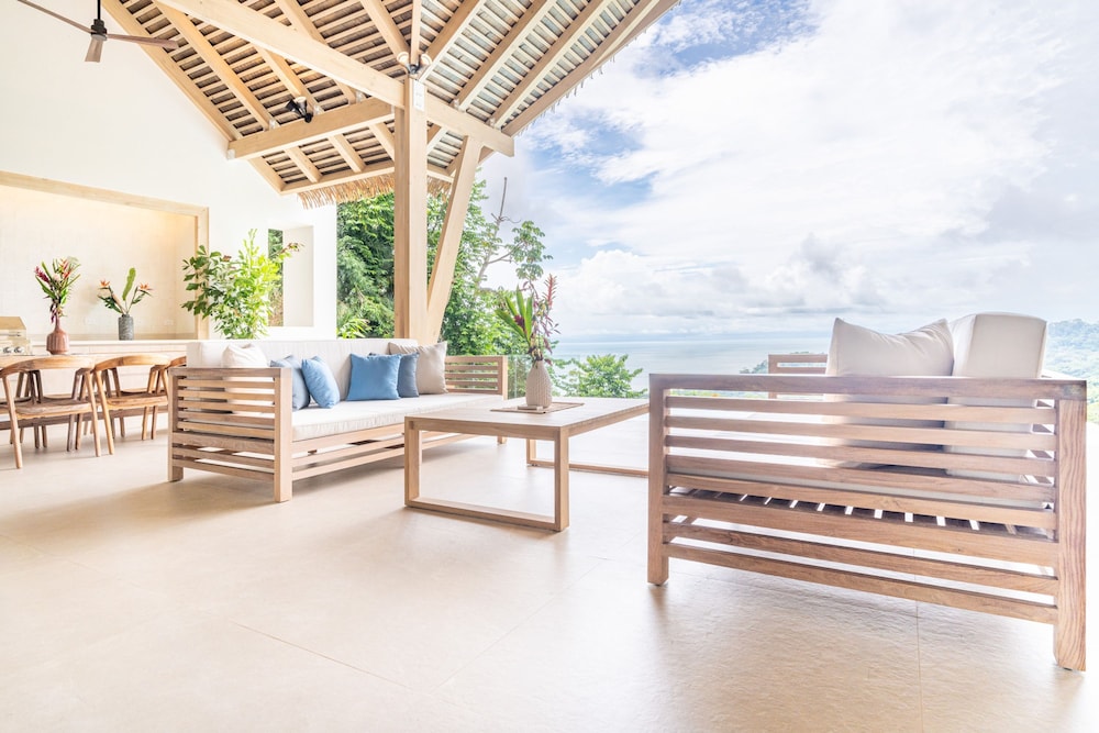 Tropical Oceanview Retreat 11br for 27 Guests