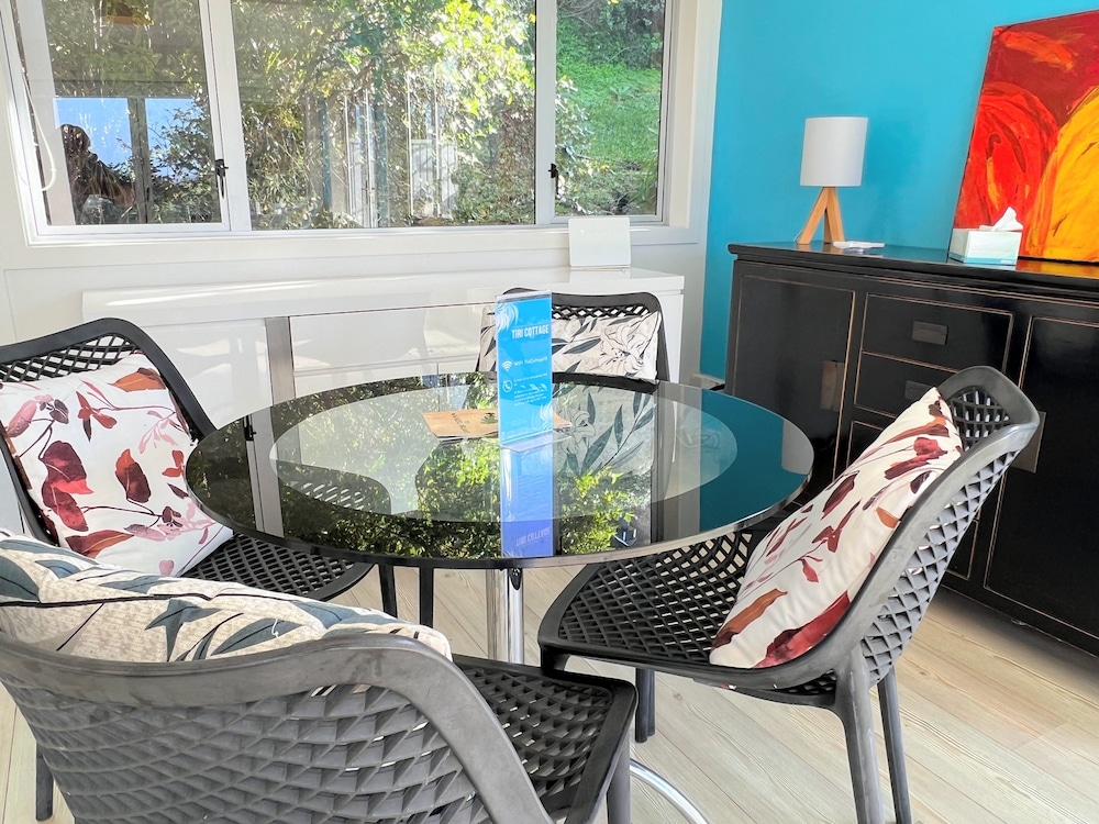 Tiri Cottage - Seaviews in Oneroa