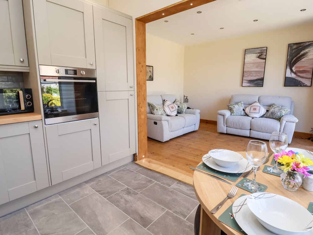 3 Rhyd Drive