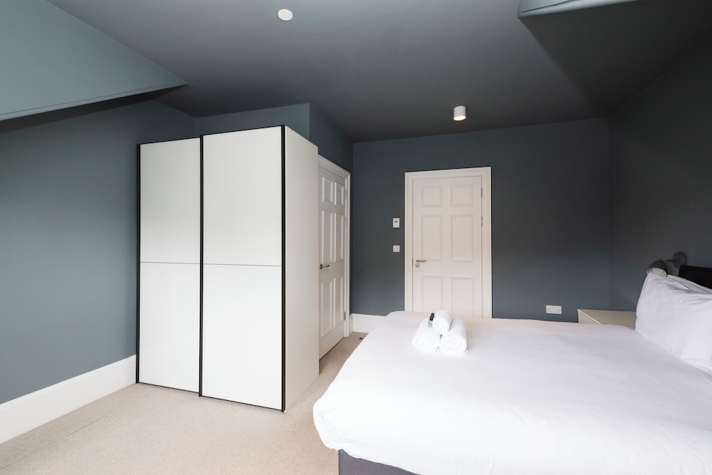 JOIVY Apartments - 5* Central Georgian Apartment (2 Bed) view 4