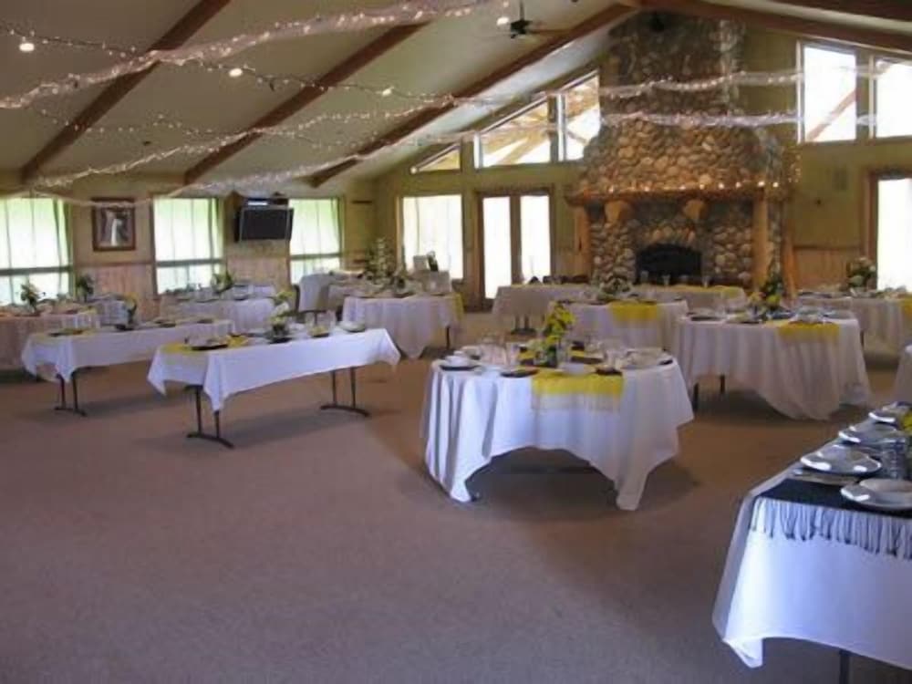 RiverStone Family Lodge