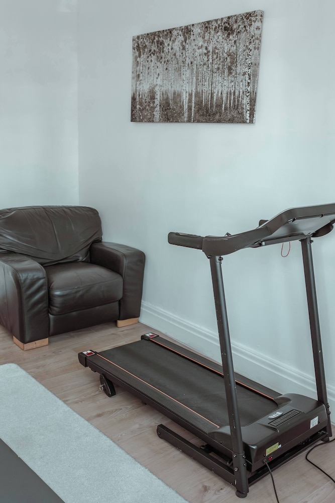 Cozy 3 Bedroom Home in Leeds, Perfect for Families and Groups