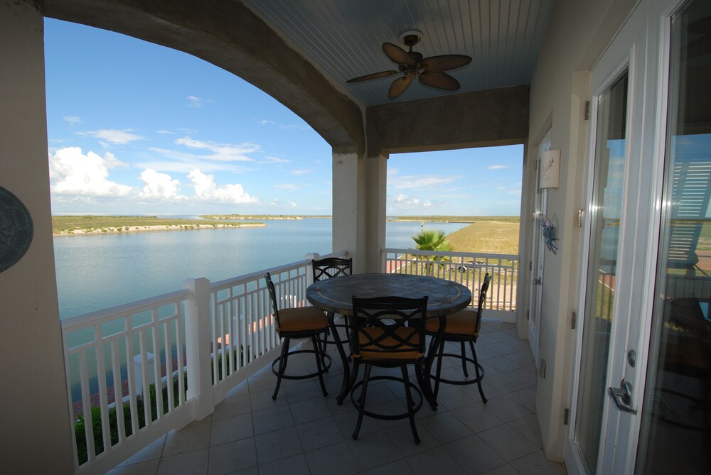 Kokopelli - Bay Front / Marina Front 3 Bedroom Townhouse by RedAwning