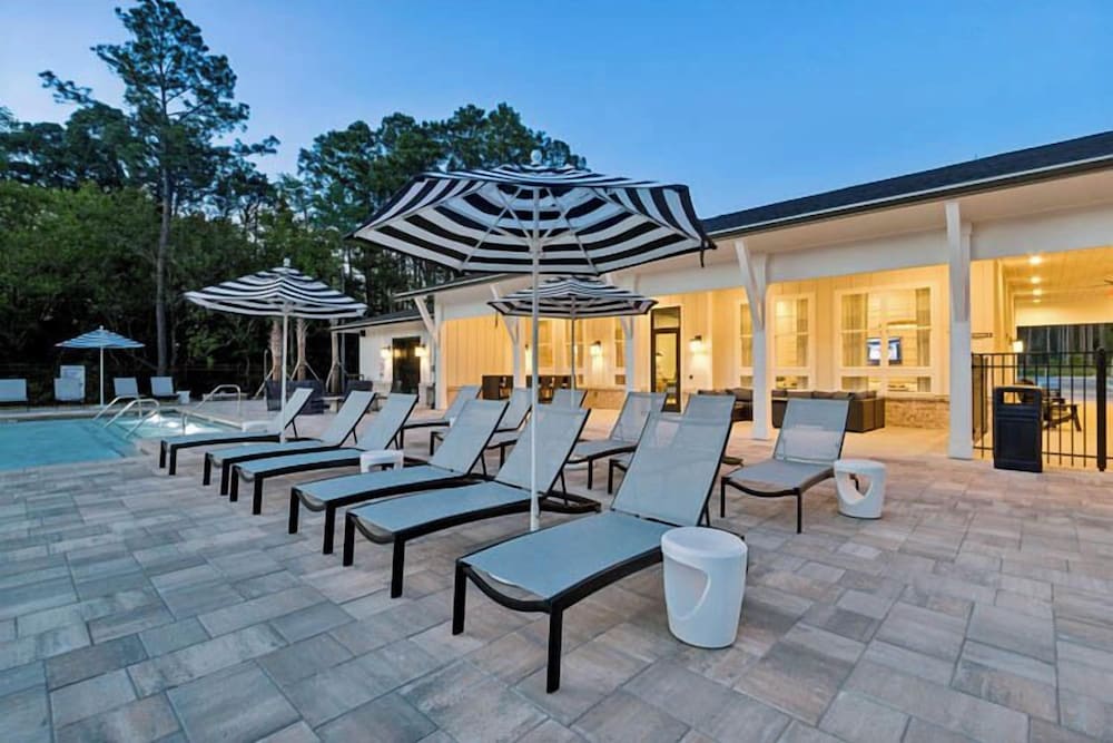 Luxurious Apartments - Pool Gym Bikes