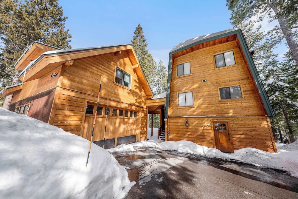 Tahoe City Retreat For 8!