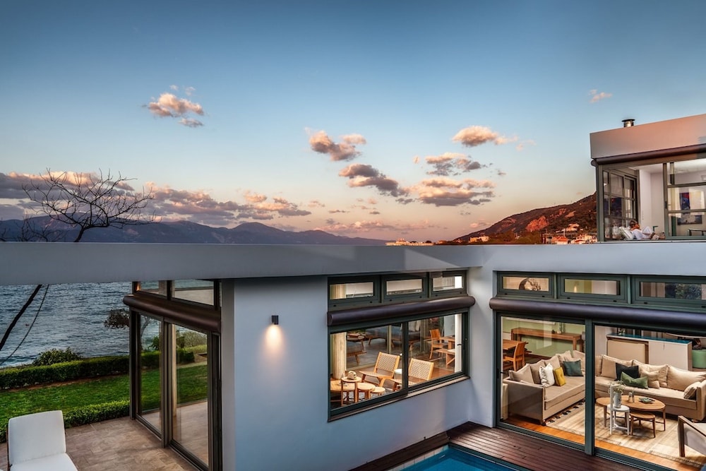 Lefkon Villa With Pool by the Sea - N Peloponnese