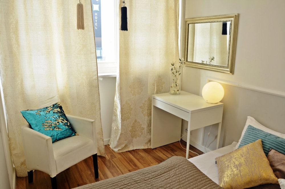 UNIT Warszawa Centrum Room by Metro Rondo ONZ