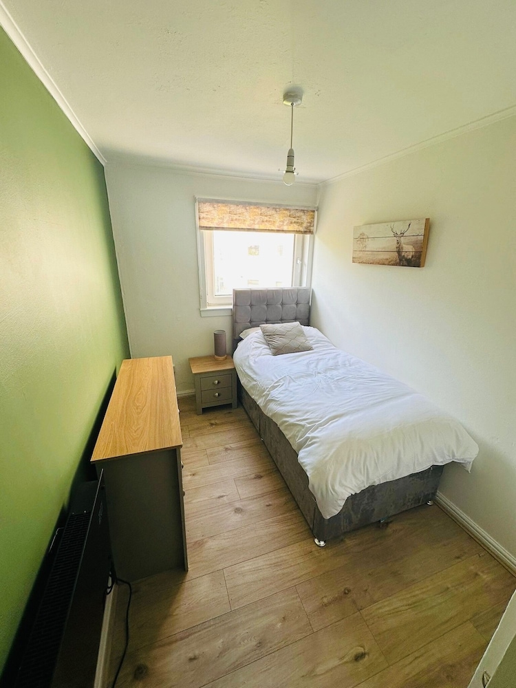 Cumbernauld Apartment With 3 Bedrooms