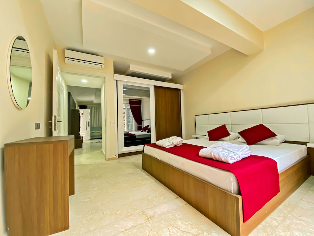Fethiye Nokta Oren Suit view 2