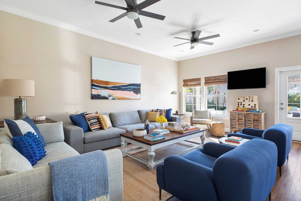 Sleeps 18! Private Pool, Hot Tub, Near Beach Miramar Dream House by Avantstay