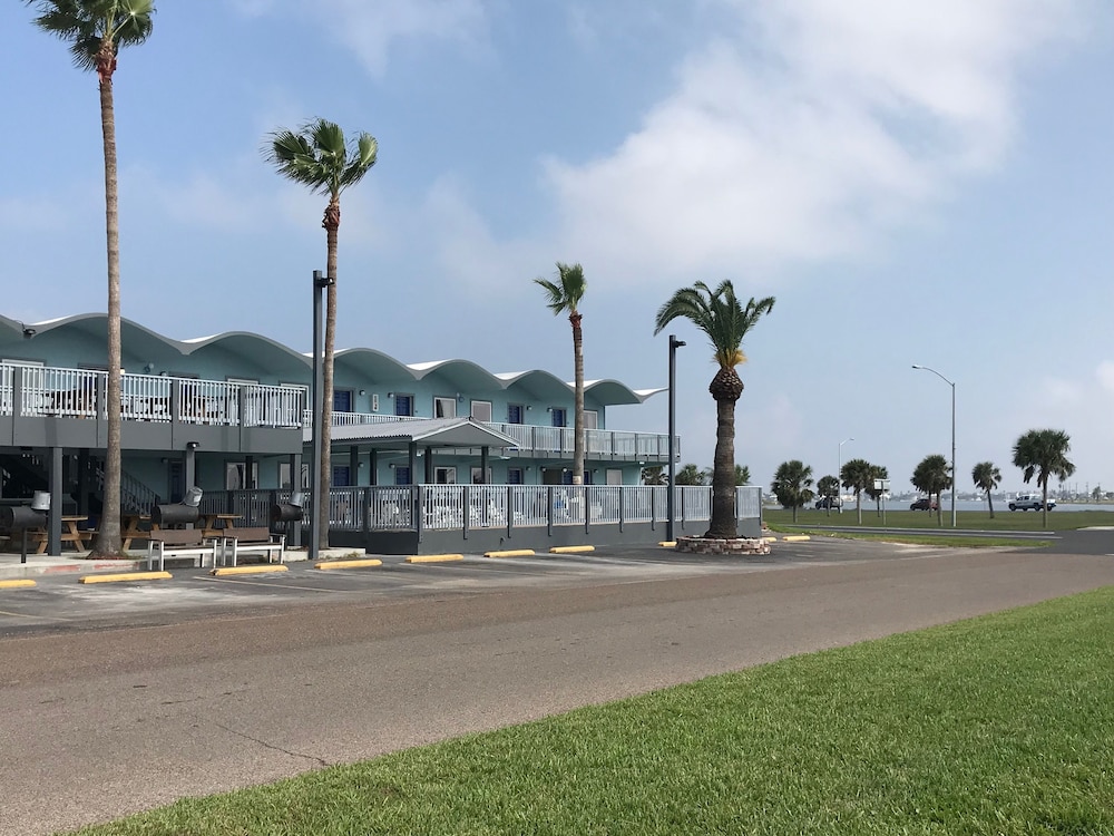 Blue Wave Inn view 3