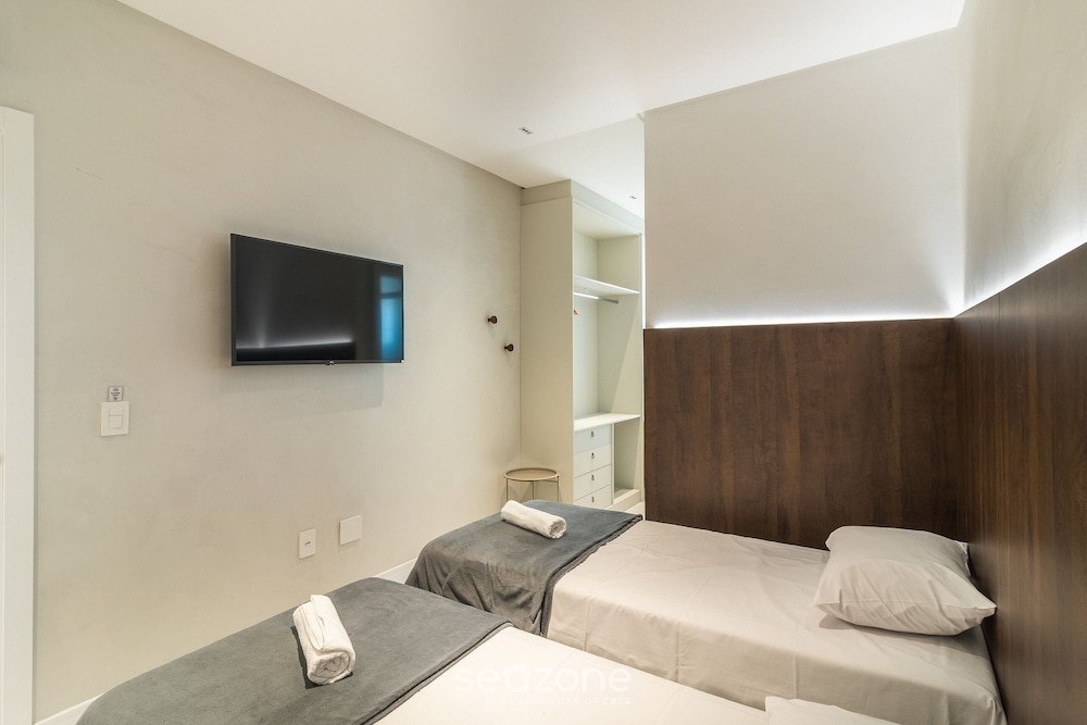 Fully Equipped Stays Just Steps From the sea in Pereque Mtrs