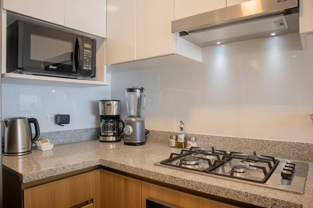 w Beautiful 3BR w Balcony in San Isidro
