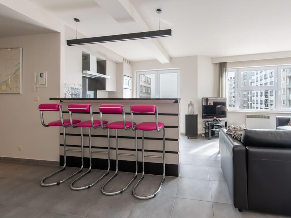 Beautiful Apartment With Lateral sea View