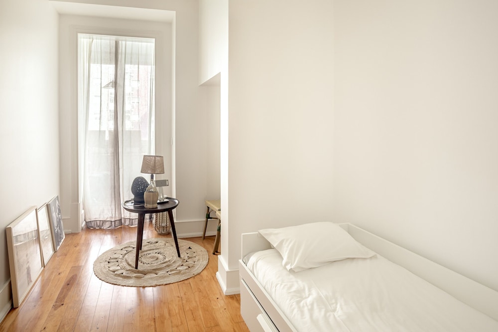 Grand Central Apartment by Homing