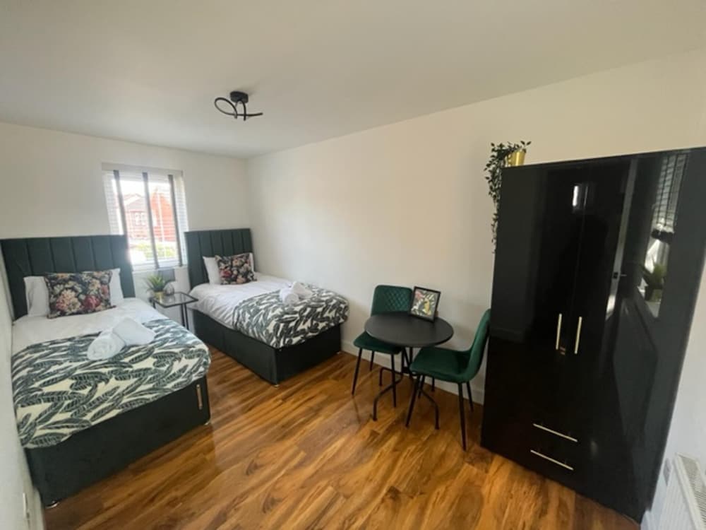 Remarkable 3-bed House in Cambridge view 5