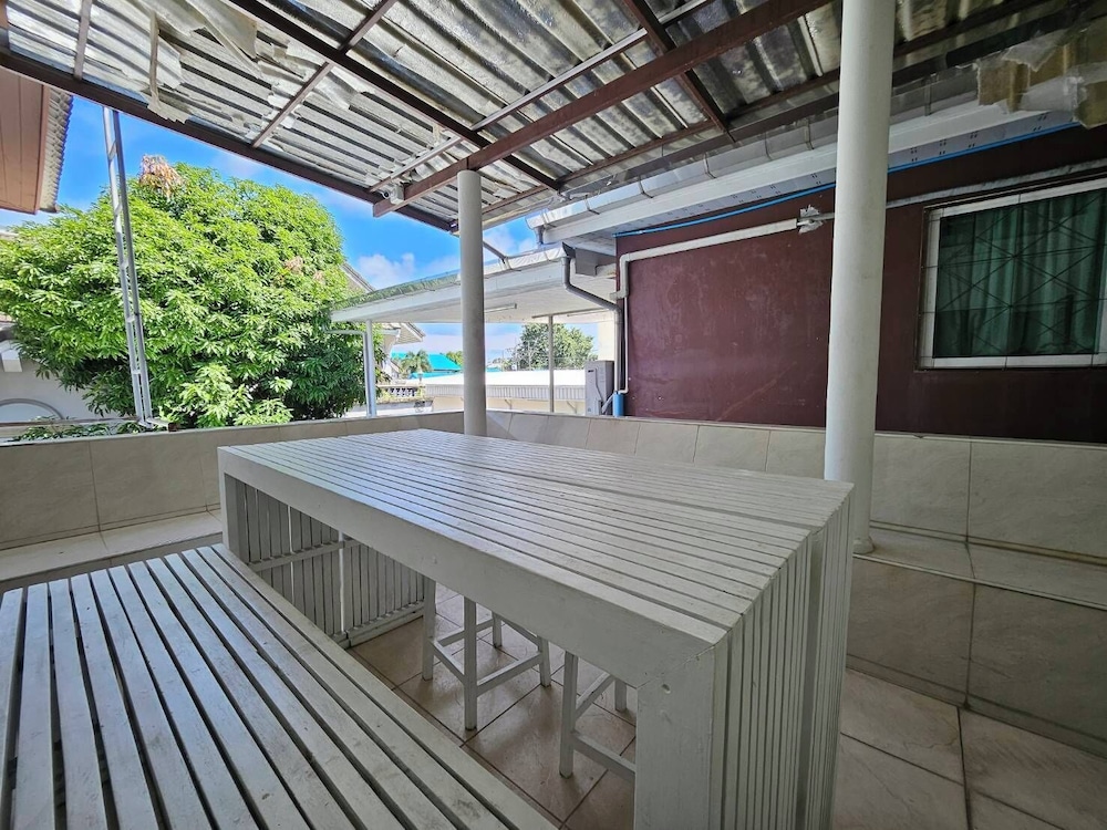 Guesthouse Phuket Airport view 3