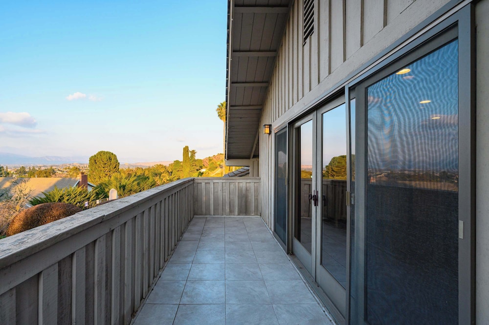 Serene Hilltop Oasis Above the City w Private Pool