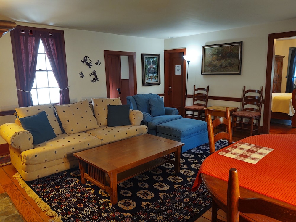 1805 House Bed and Breakfast