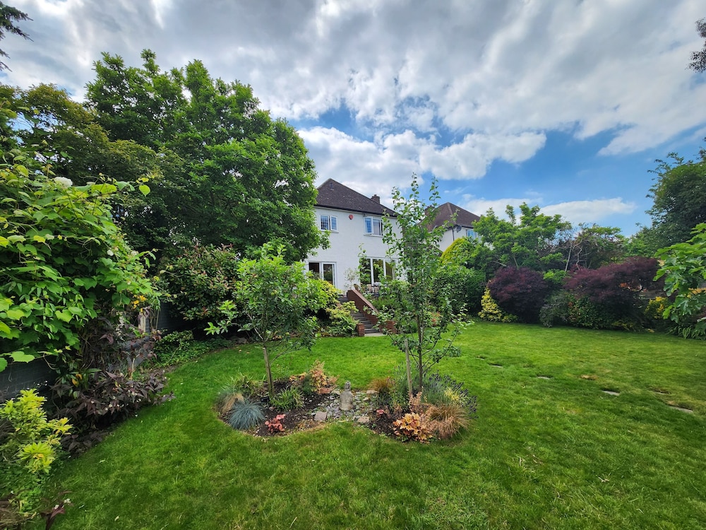 London Family Home-amazing Garden
