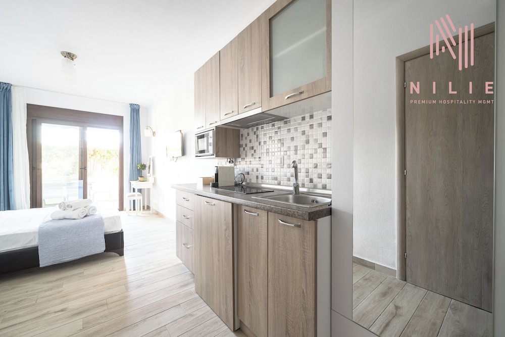 Azur Residences, Nilie Hospitality MGMT