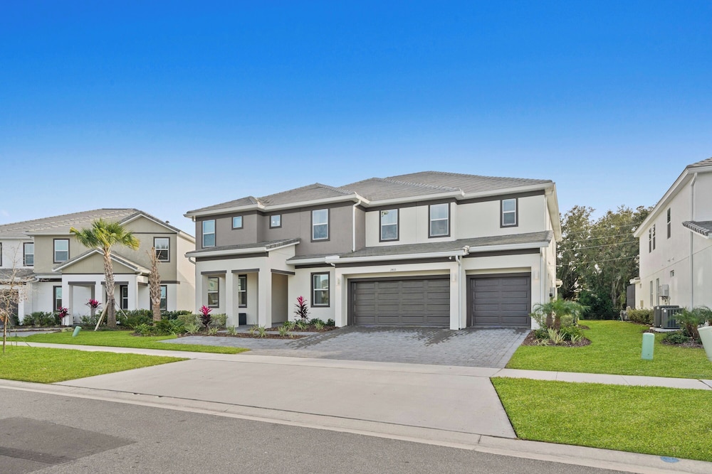 Upstay - 31-Guest Home w Pool-Hot Tub
