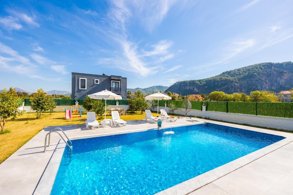 Villa Grand Yasar 1 With 4 Bedrooms and 4 Bathrooms