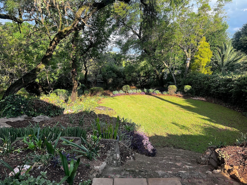 Bryanston Luxurious 4-Bed Villa
