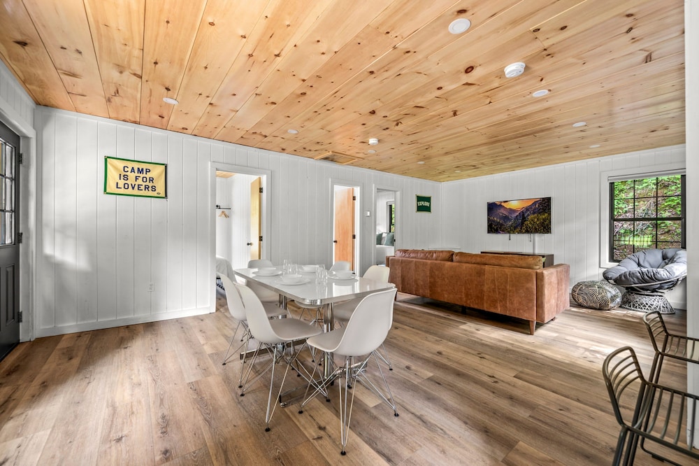 5 Cabins in Gburg Sleeps 16 Firepit Games