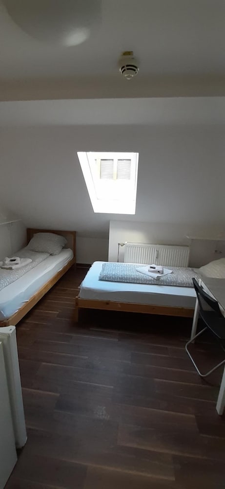 2-Rent Group Hostel Zimmer&Apartments GKP2