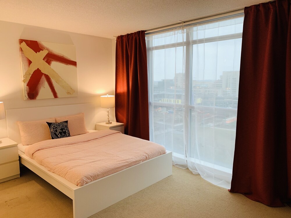 A&A Suites Magnificent 3-BD apt in DT - Image 5