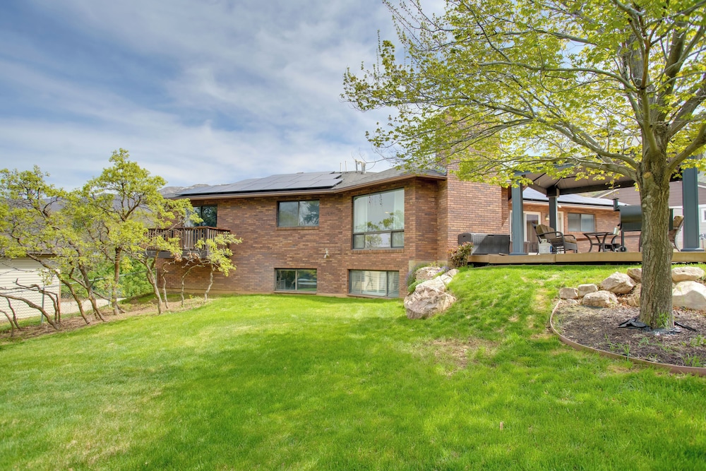 Hike, Golf, Ski & More: Family Home in South Weber