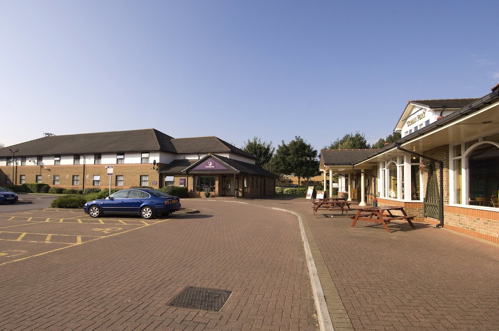 Premier Inn Cardiff City South — photo 5
