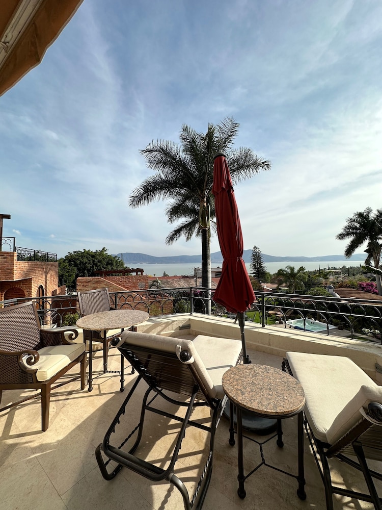 Hotel Lindo Ajijic B&B view 3