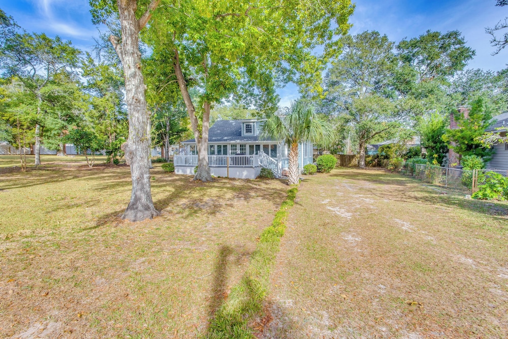 Walk to Ocean: Home w/ Deck in North Myrtle Beach