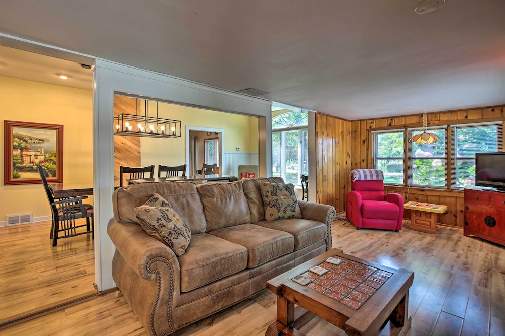 Pet-friendly Home w/ Views of Lake Delavan! view 2