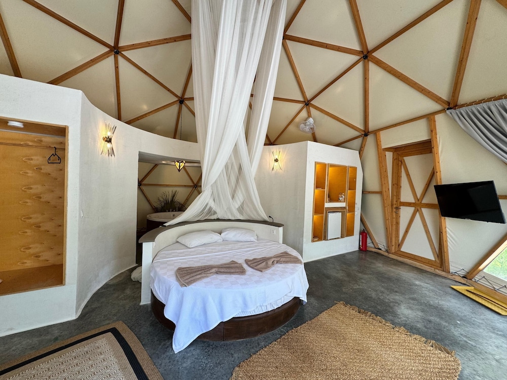 In Out Resort Glamping