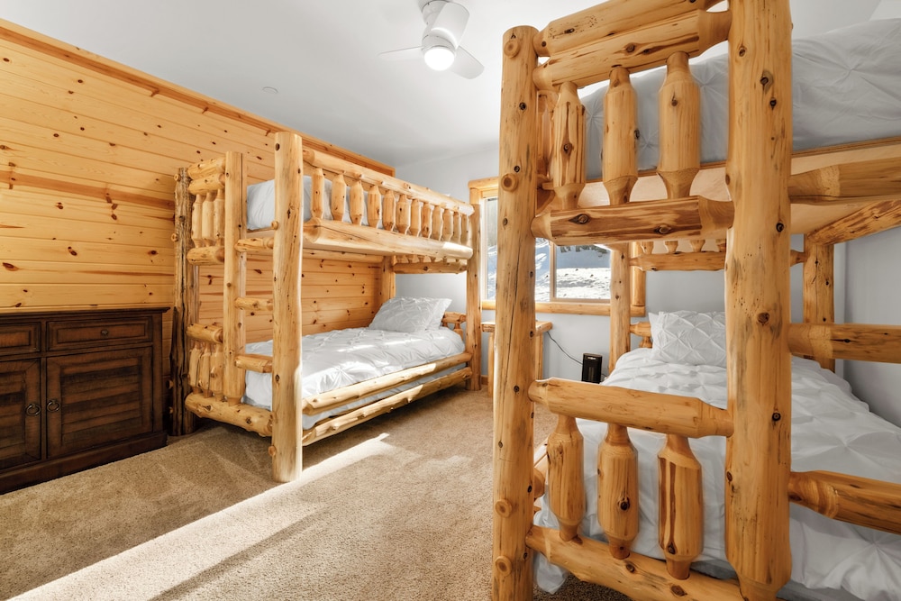 Acorn Cabin