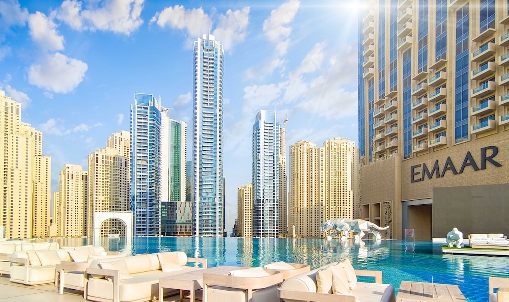 LUX | The JW Marina Suite