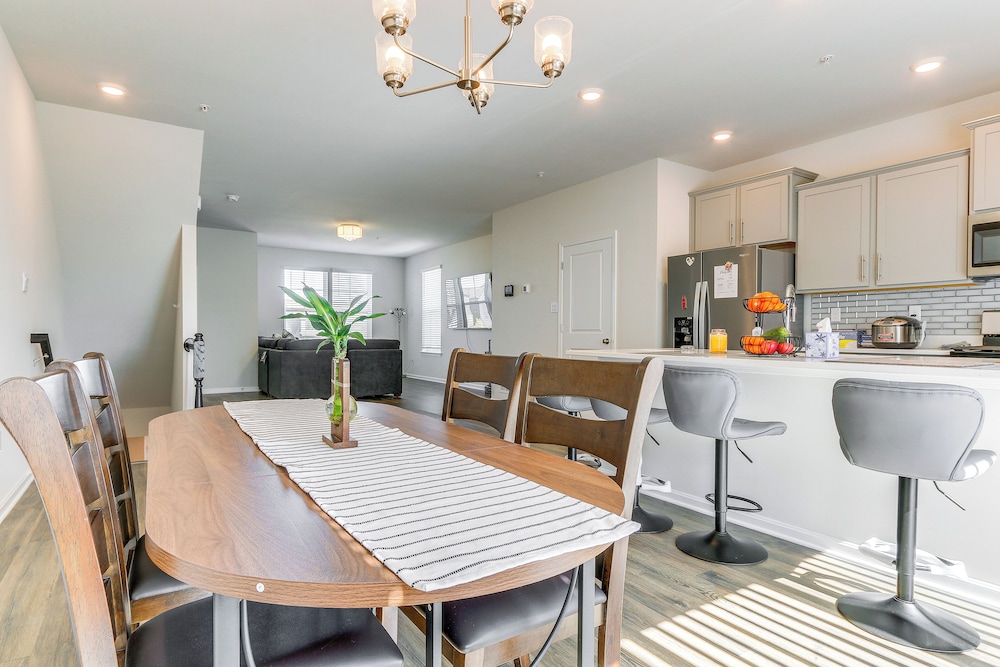 2 Mi to Dtwn Frederick: Updated Townhome