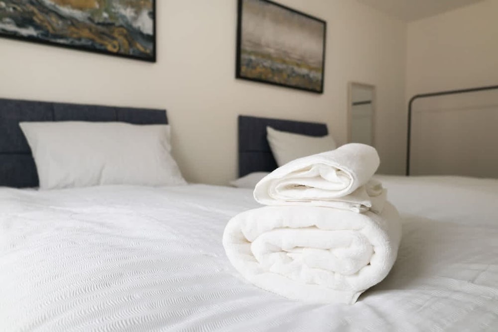 Fast Wi-fi Free Parking 10 Mins to City Centre